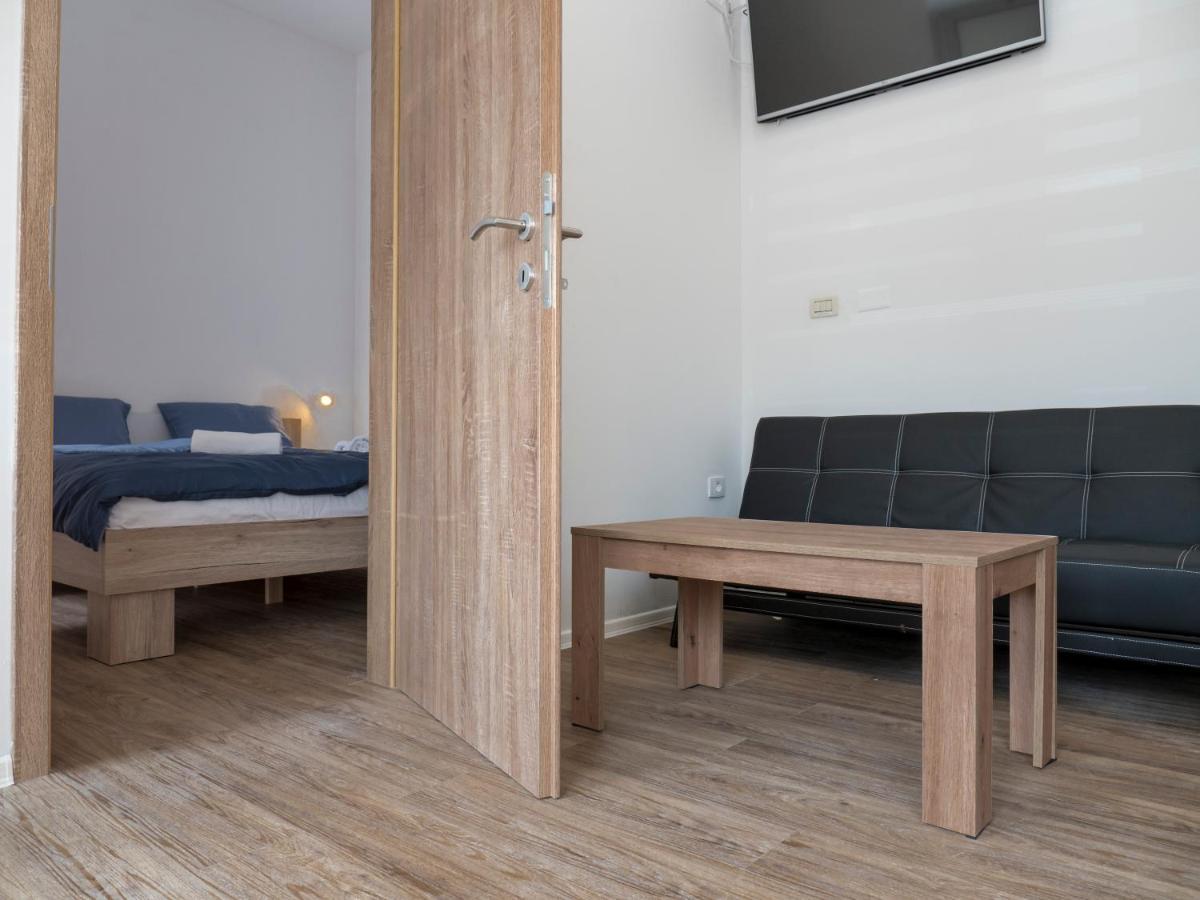 Apartments Aura Deskle Bagian luar foto
