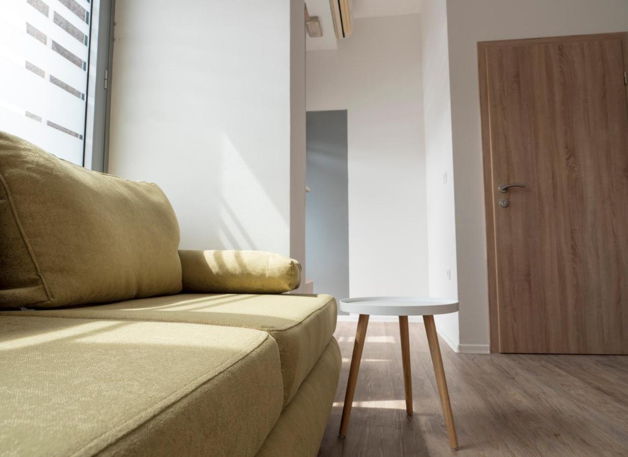 Apartments Aura Deskle Bagian luar foto