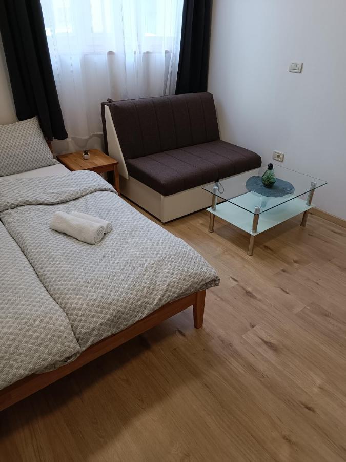 Apartments Aura Deskle Bagian luar foto